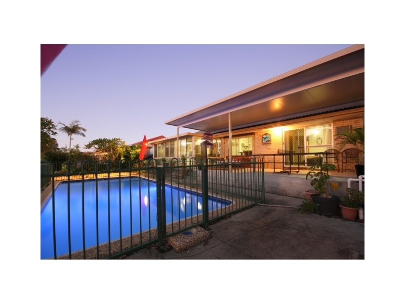 174 Acanthus Avenue, Burleigh Waters QLD 4220