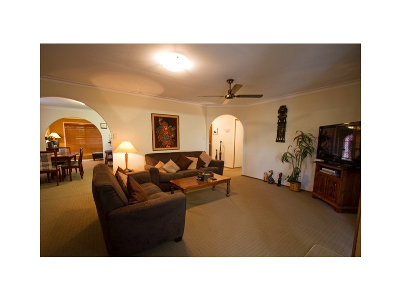 174 Acanthus Avenue, Burleigh Waters QLD 4220