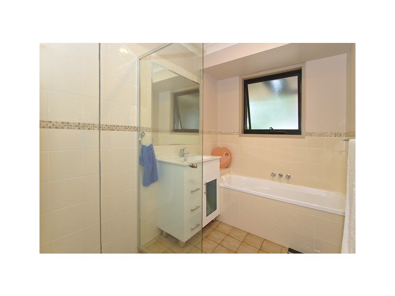 28 Seville Cct, Burleigh Waters QLD 4220