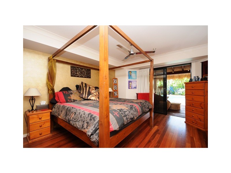 24 Shoalwater Court, Burleigh Waters QLD 4220