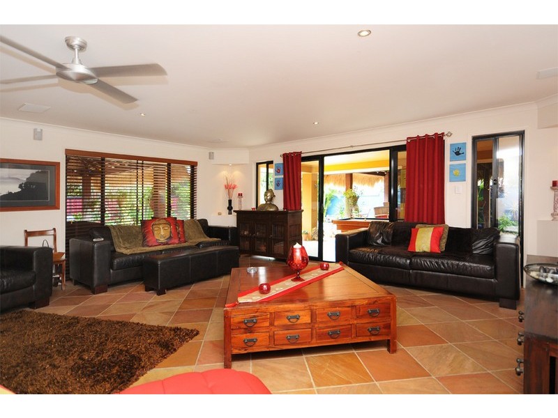 24 Shoalwater Court, Burleigh Waters QLD 4220