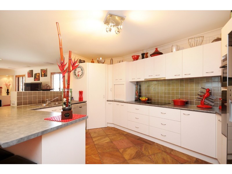 24 Shoalwater Court, Burleigh Waters QLD 4220