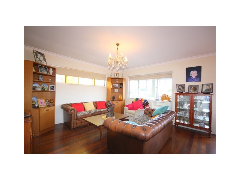 34 Chainey Avenue, Miami QLD 4220