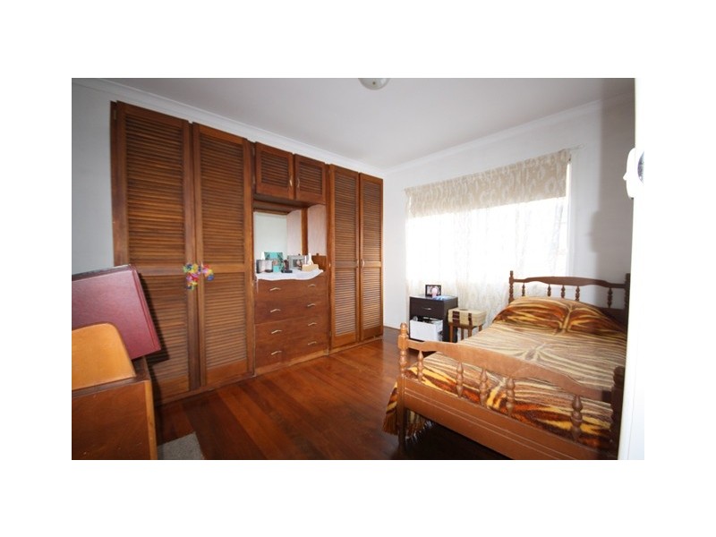 34 Chainey Avenue, Miami QLD 4220