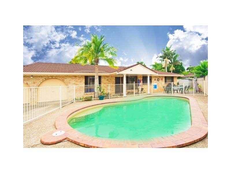 2 Darter Court, Burleigh Waters QLD 4220