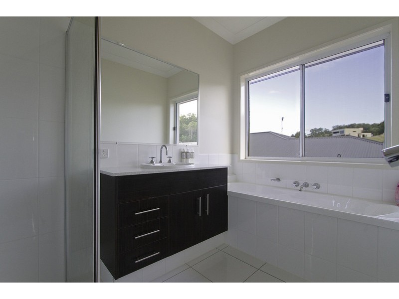 23 Grasslands Crescent, Reedy Creek QLD 4227