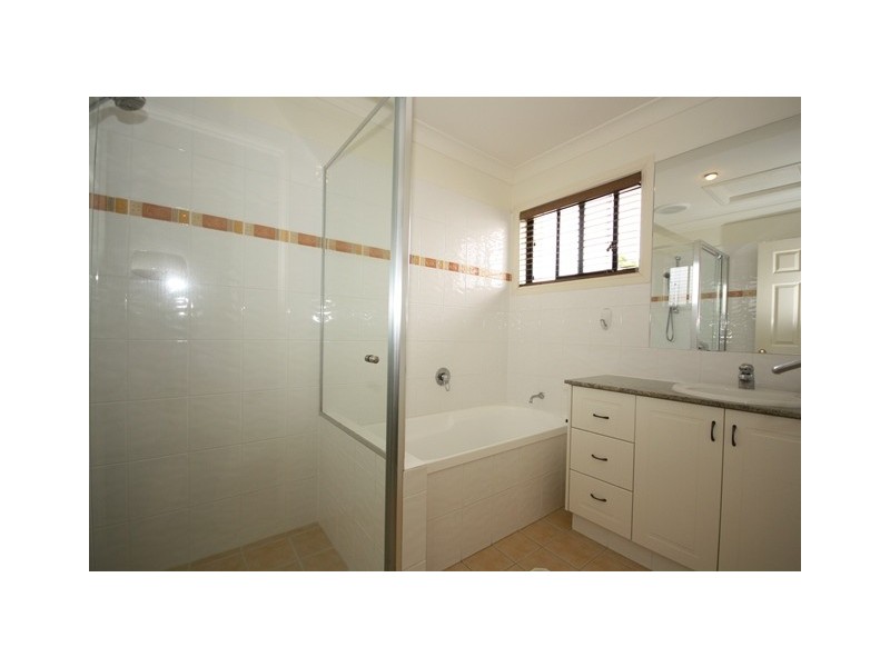 37 Bayswater Avenue, Varsity Lakes QLD 4227