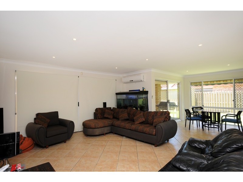 11 Thornbill Place, Burleigh Waters QLD 4220