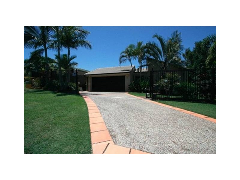 17 Alamau Street, Benowa QLD 4217