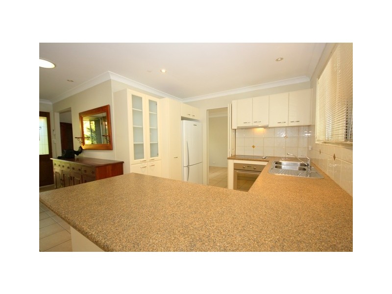 17 Alamau Street, Benowa QLD 4217