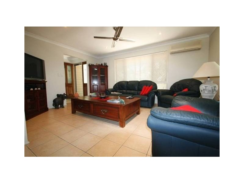 17 Alamau Street, Benowa QLD 4217