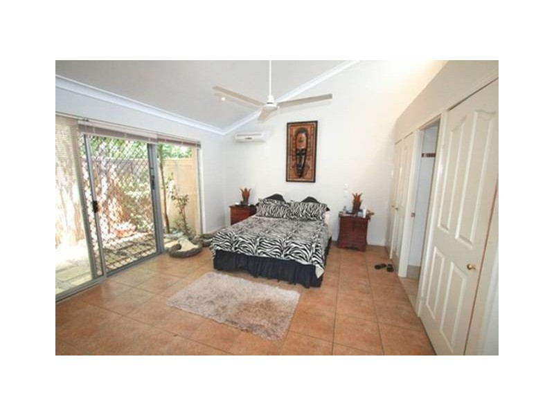 17 Alamau Street, Benowa QLD 4217