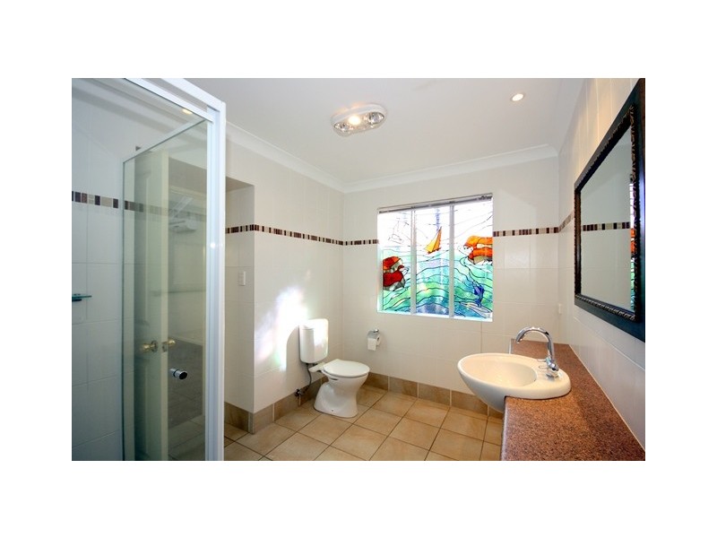 17 Alamau Street, Benowa QLD 4217