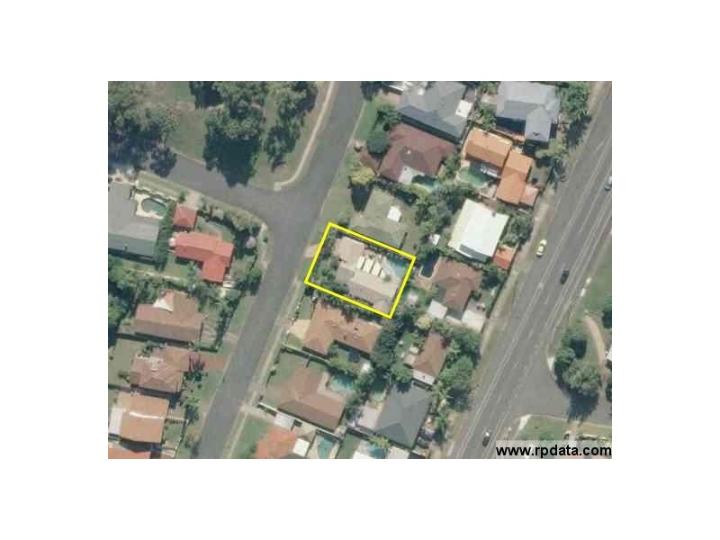 17 Alamau Street, Benowa QLD 4217