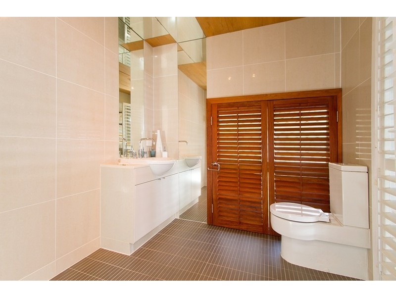 1/8  East Street, Burleigh Heads QLD 4220