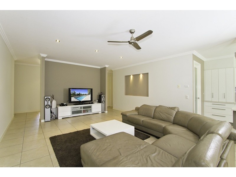 9 Huxley Court, Pacific Pines QLD 4211