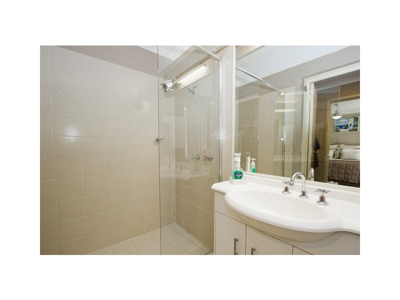 11/1  Warbler Parade, Varsity Lakes QLD 4227