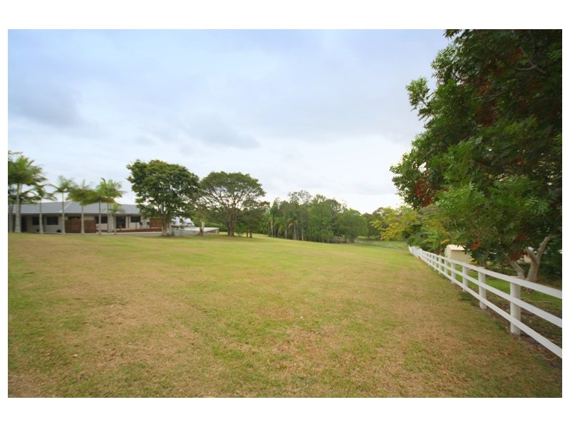 4 Alawara Drive, Tallai QLD 4213