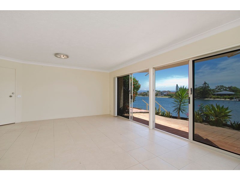 4/20  Aquila Court, Mermaid Waters QLD 4218