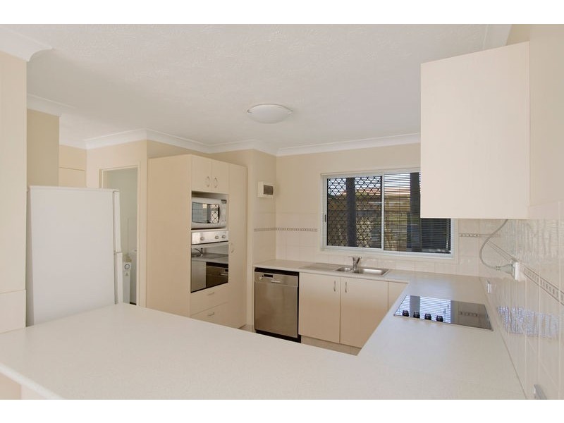 4/20  Aquila Court, Mermaid Waters QLD 4218