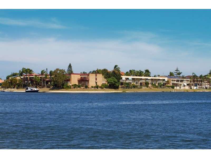 4/20  Aquila Court, Mermaid Waters QLD 4218