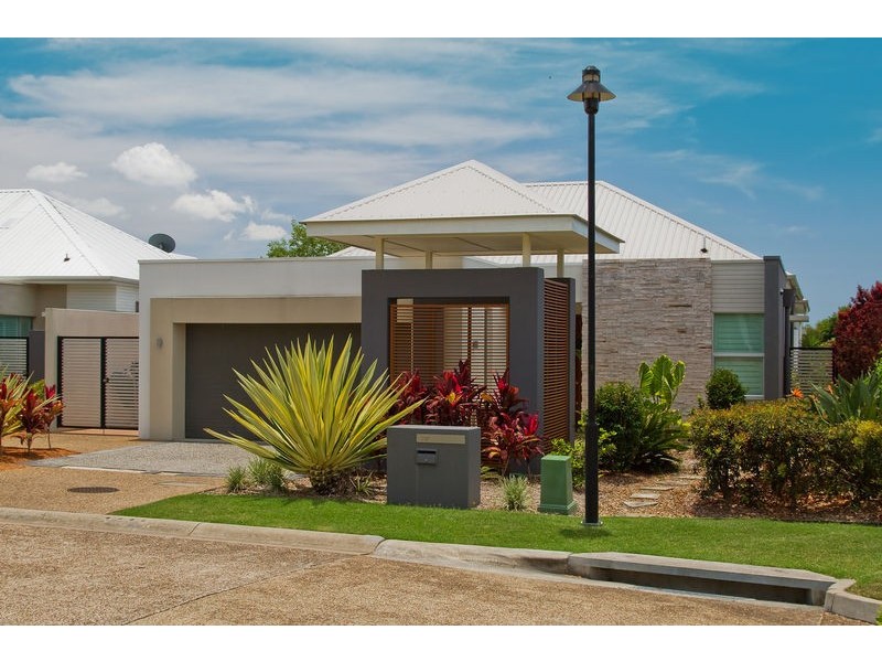 737 Peninsula Drive, Robina QLD 4226