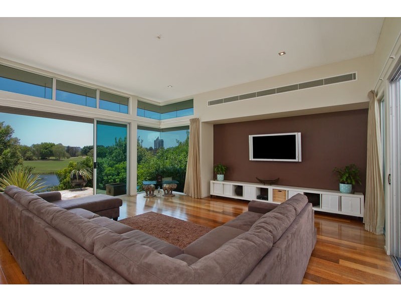 737 Peninsula Drive, Robina QLD 4226