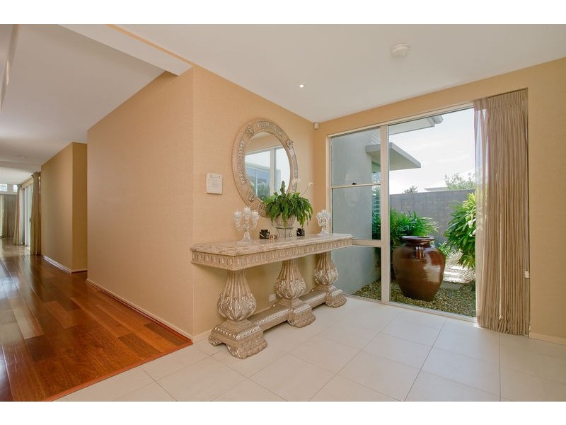 737 Peninsula Drive, Robina QLD 4226