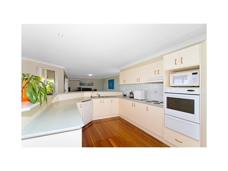 18 Hibertia Ave, Elanora QLD 4221