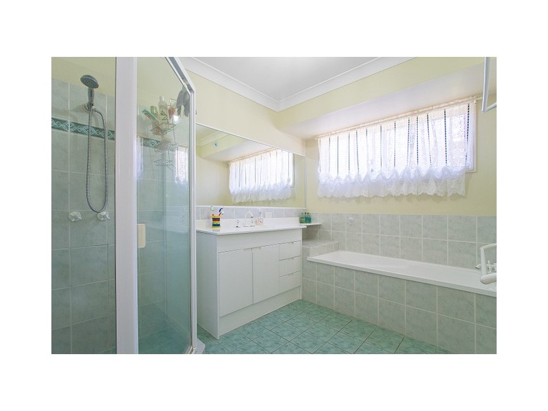 18 Hibertia Ave, Elanora QLD 4221