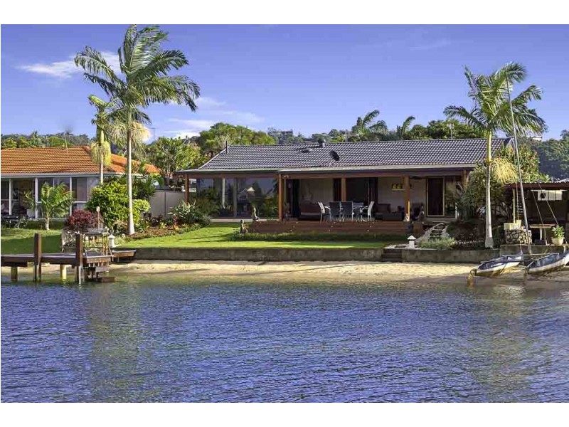4 Kingfish Court, Palm Beach QLD 4221