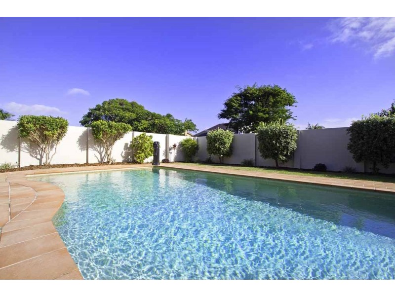 4 Kingfish Court, Palm Beach QLD 4221