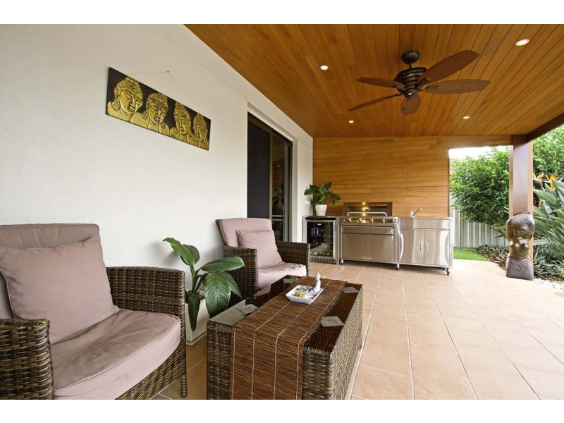 4 Kingfish Court, Palm Beach QLD 4221