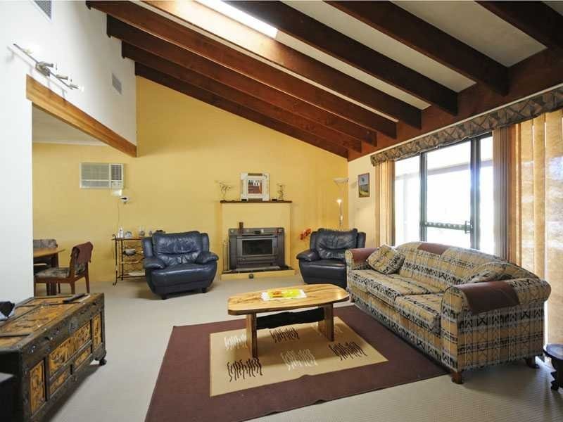 28 Larch Street, Tallebudgera QLD 4228