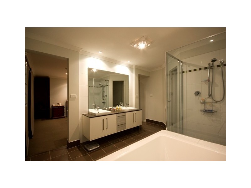 96 Observatory Drive, Reedy Creek QLD 4227