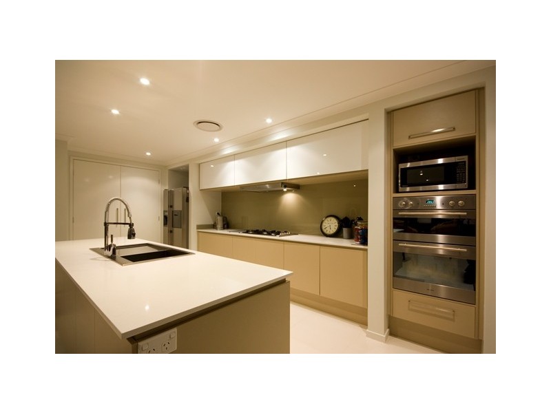 96 Observatory Drive, Reedy Creek QLD 4227