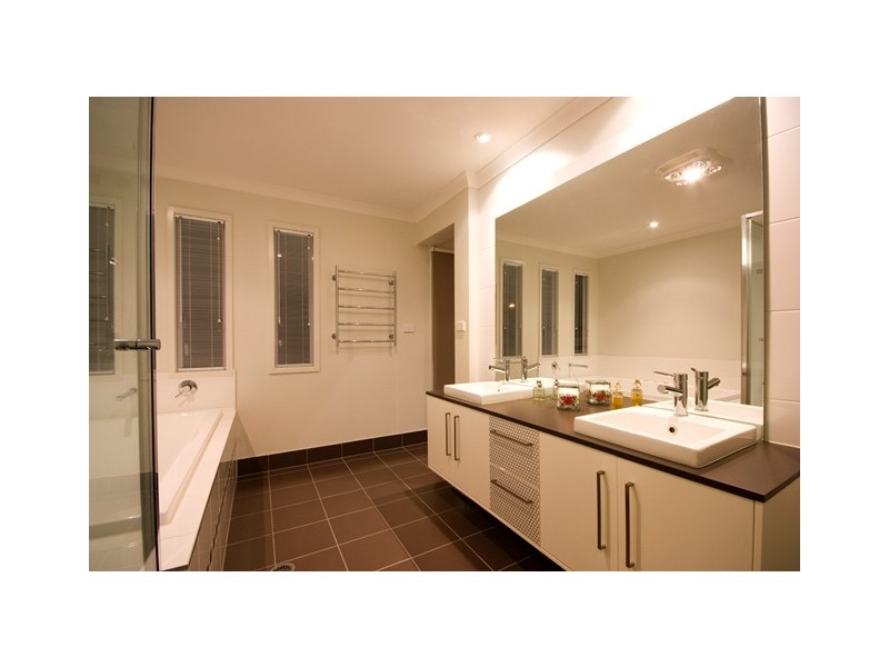 96 Observatory Drive, Reedy Creek QLD 4227