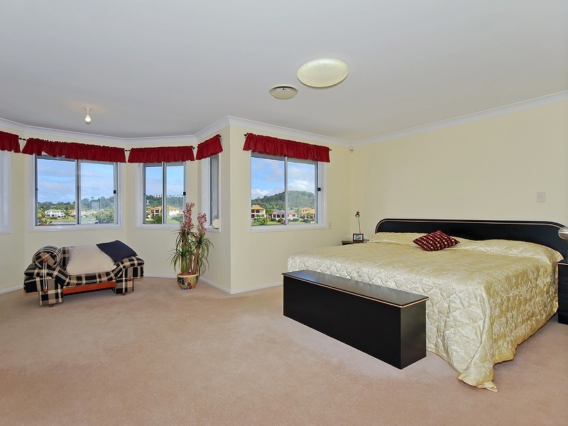 136 Dunlin Drive, Burleigh Waters QLD 4220