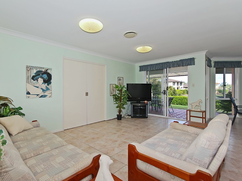 136 Dunlin Drive, Burleigh Waters QLD 4220