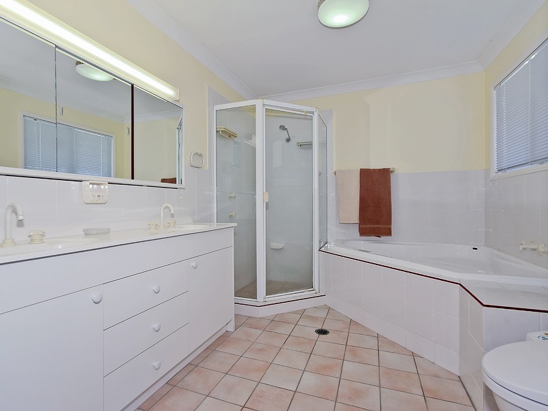 136 Dunlin Drive, Burleigh Waters QLD 4220
