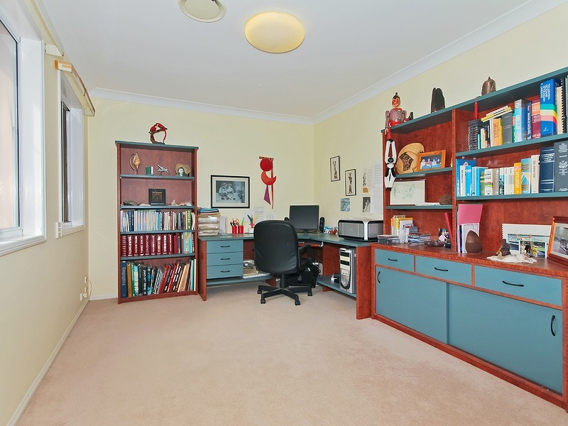 136 Dunlin Drive, Burleigh Waters QLD 4220