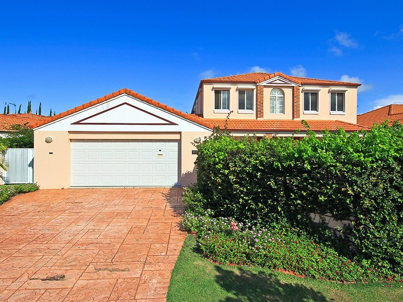 136 Dunlin Drive, Burleigh Waters QLD 4220