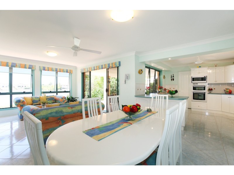 176 Dunlin Drive, Burleigh Waters QLD 4220