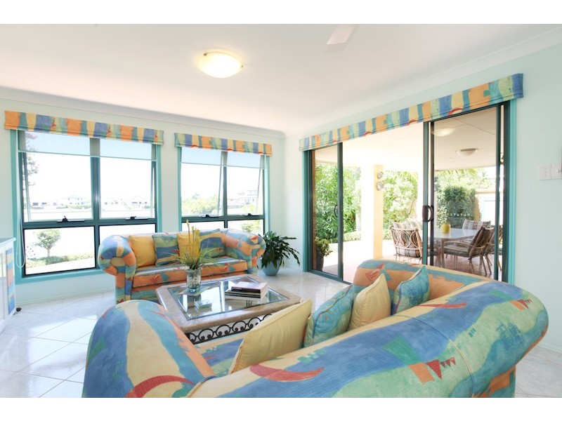 176 Dunlin Drive, Burleigh Waters QLD 4220
