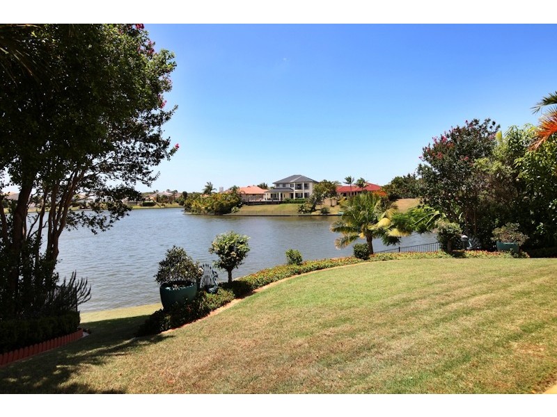 176 Dunlin Drive, Burleigh Waters QLD 4220