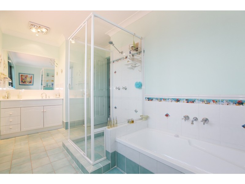 176 Dunlin Drive, Burleigh Waters QLD 4220
