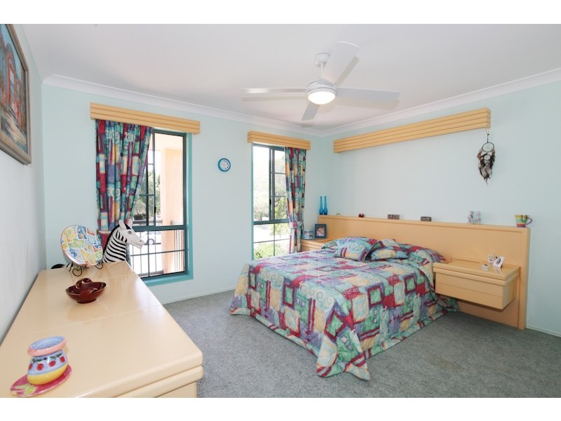 176 Dunlin Drive, Burleigh Waters QLD 4220