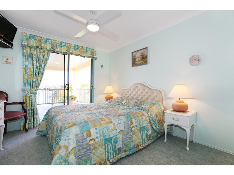176 Dunlin Drive, Burleigh Waters QLD 4220
