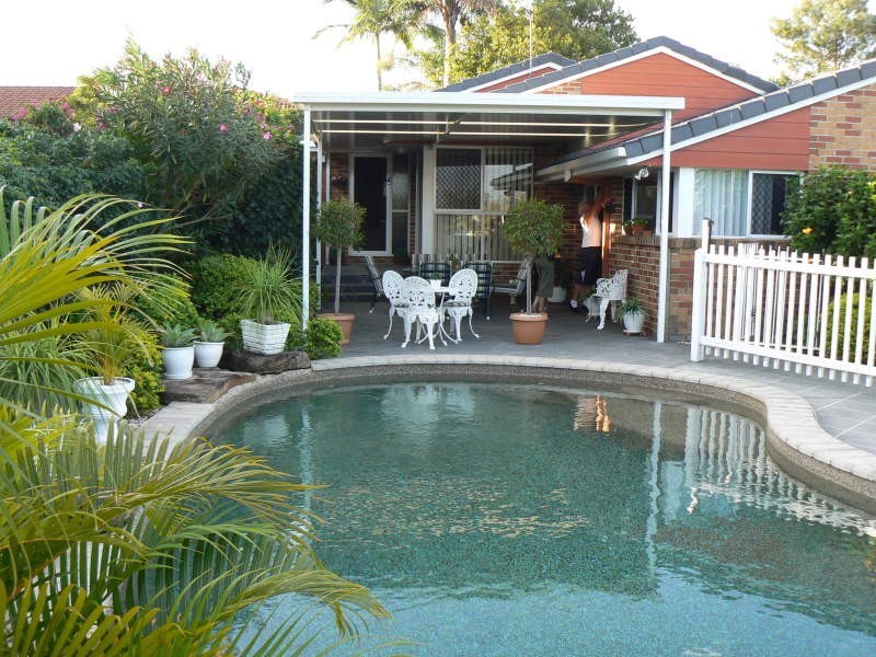 38 Beaconsfield Drive, Burleigh Waters QLD 4220