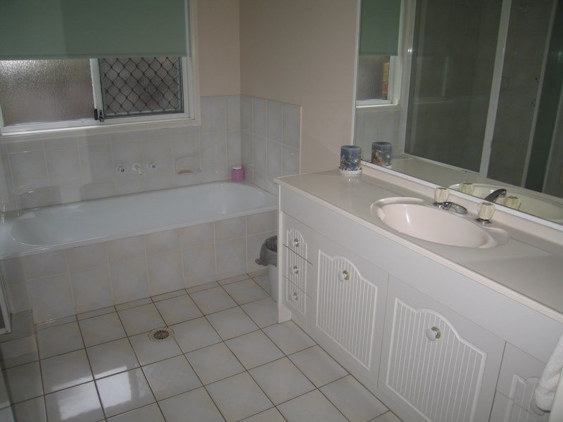 38 Beaconsfield Drive, Burleigh Waters QLD 4220